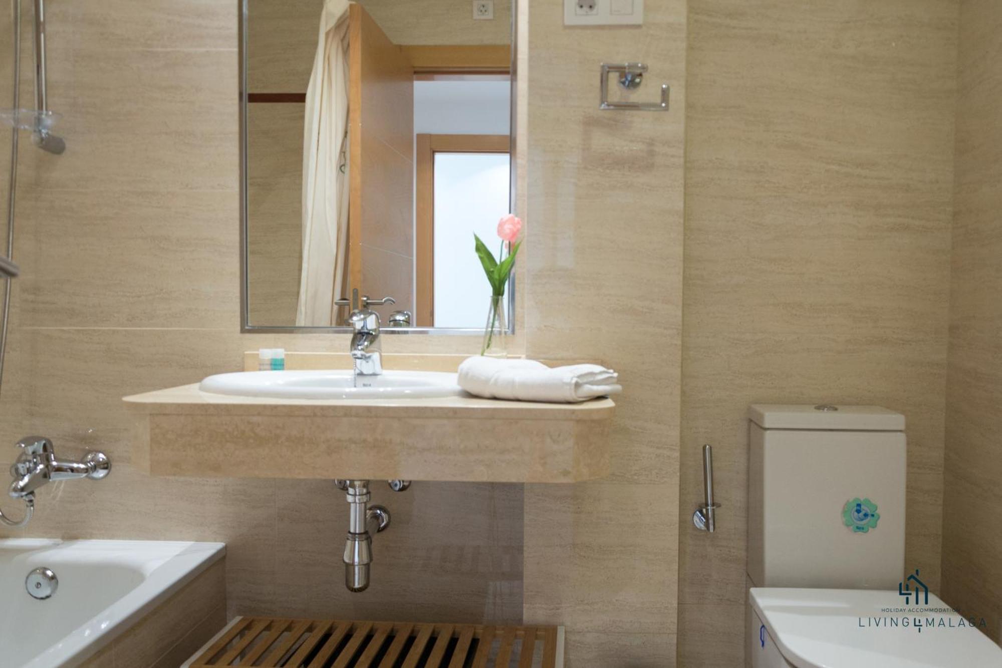 Appartamento Living4Malaga Blue Bay Esterno foto